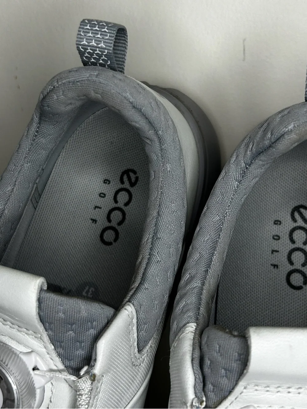 Ecco Women’s White and Gray Dial-Lace Casual Sneakers